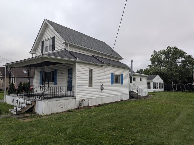 Photo - 218 Alaska St