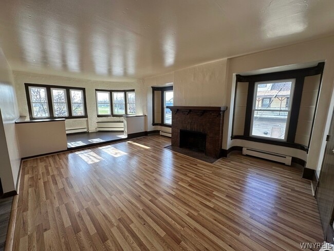 Photo - 654 Hertel Ave