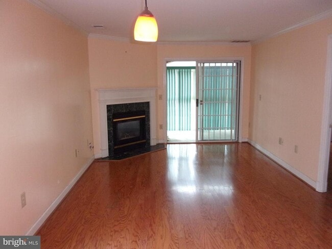 Photo - 6916 Fairfax Dr Unit 218