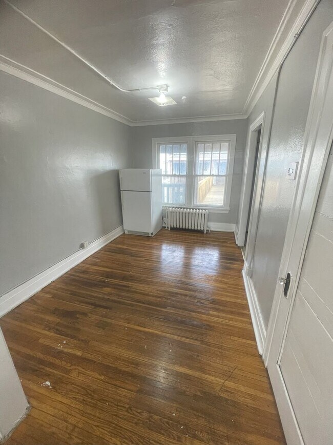 Photo - 609 Wellington Ct Unidad D6