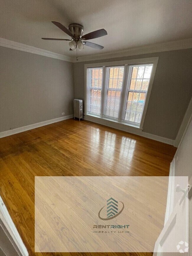 Building Photo - 1 bedroom in CHICAGO IL 60641 Unit 4031-2B Rental