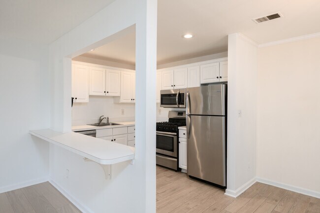 Photo - 430 Wedgewood Cir