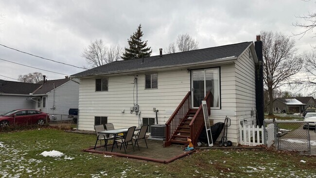 Photo - Beautiful split level ready to rent