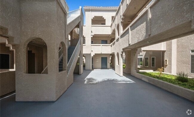 Building Photo - 4581 Warner Ave Unit #101 Rental