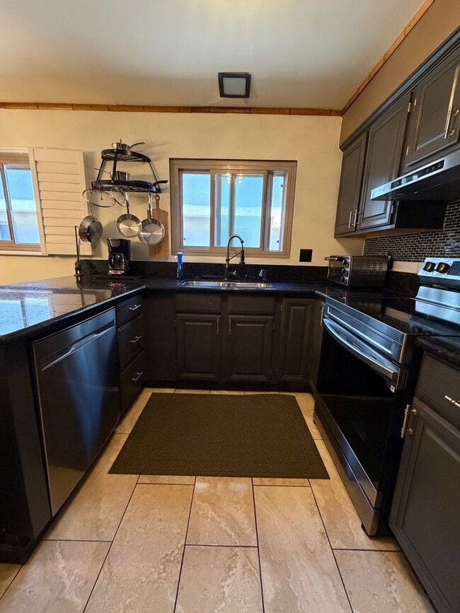 Photo - Fully Furnished Condo in the Heart of San Diego | 2 Parking Spaces, In-Unit Laundry, & Luxury Ame... Unidad #98
