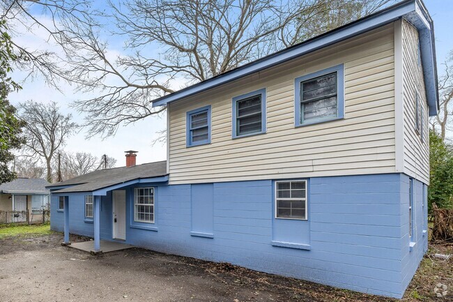 Building Photo - Charming 4-Bedroom Home in North Charleston!