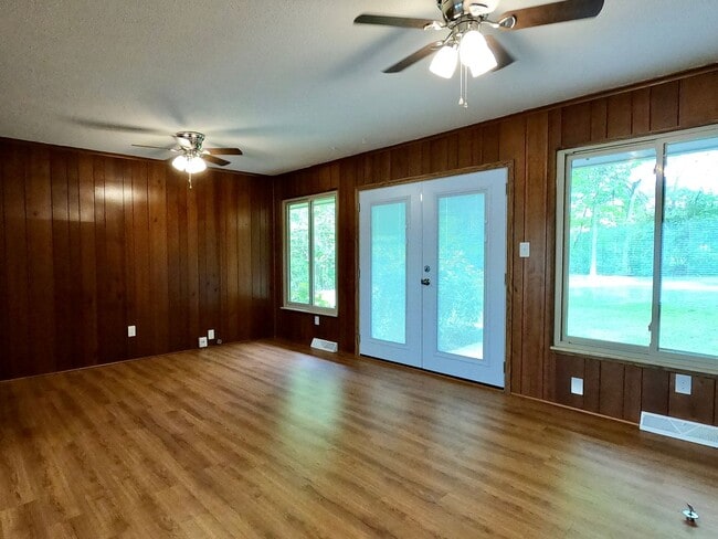 Photo - RANCH WITH LARGE LOT IN W. KNOX-CRESTWOOD ...