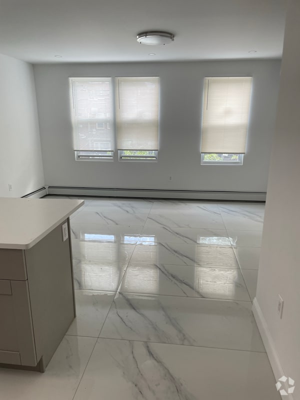 Building Photo - 37-11 63rd St Rental