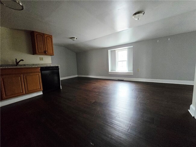 Photo - 37 N Virginia St