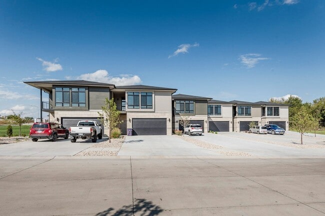 Luxury Townhome on West Side! - Luxury Townhome on West Side!