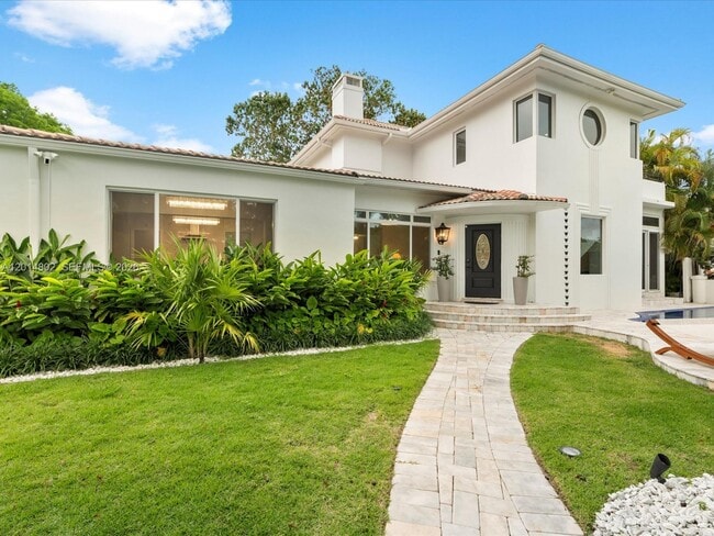 Photo - 825 SW 23rd Rd