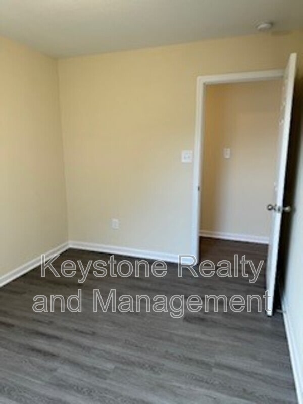 Photo - 155 Mace Ln