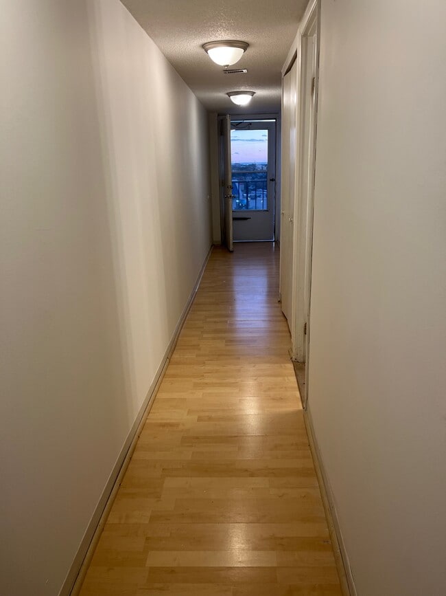 Pasillo - 13400 Coastal Hwy Unidad 701S Bluewater East