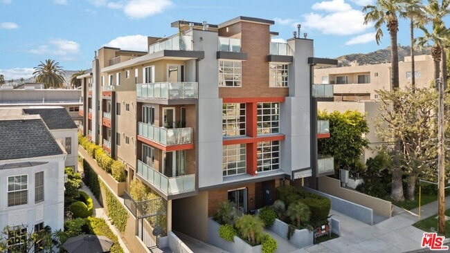 Building Photo - 1367 N Alta Vista Blvd Unit 304