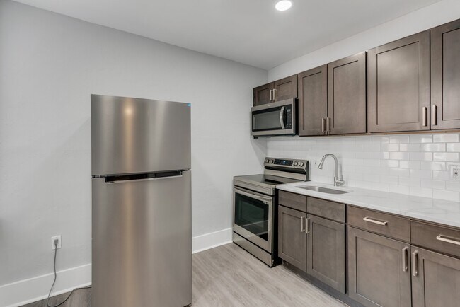 Photo - 202 W Sedgwick St Unit B