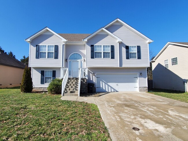 5 Bedrooms 3 Bathroom Split Foyer - 5 Bedrooms 3 Bathroom Split Foyer House