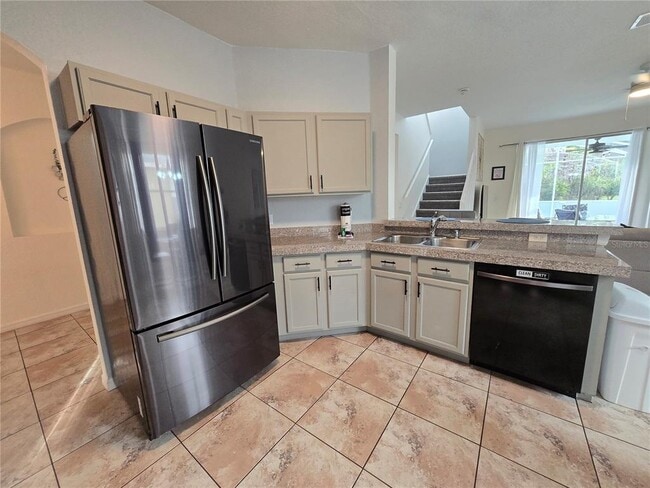 Photo - 930 Oxford Dr