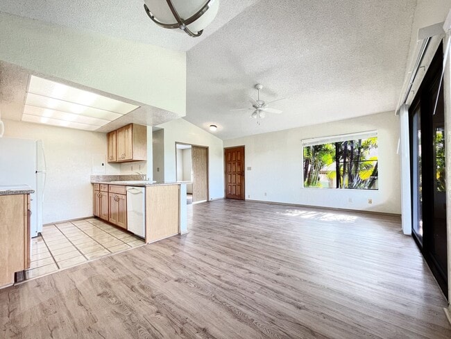 Building Photo - Pet Friendly Aiea Townhouse