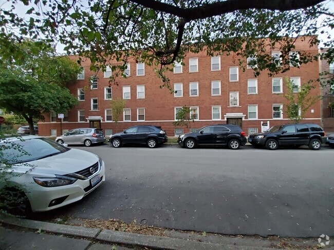 Building Photo - 1750 W Rascher Ave Rental