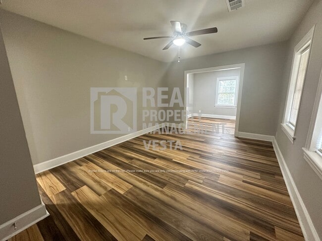 Photo - 1076 Carlisle Ave