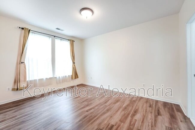 Photo - 4951 Brenman Park Dr Unidad Building 2