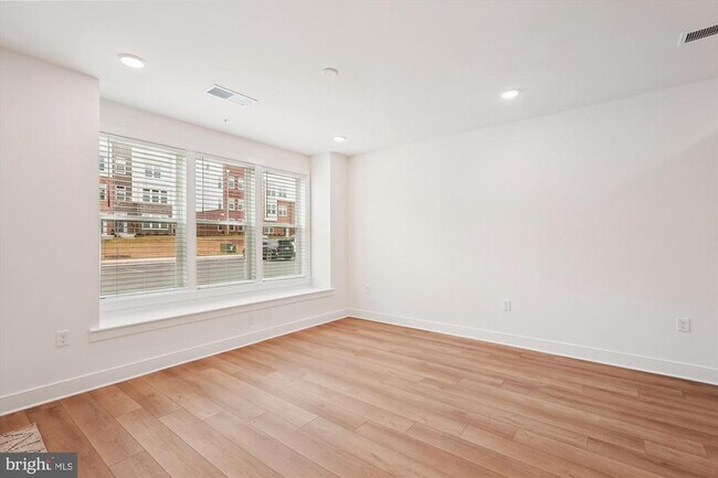 Photo - 19820 Lavender Dust Sq