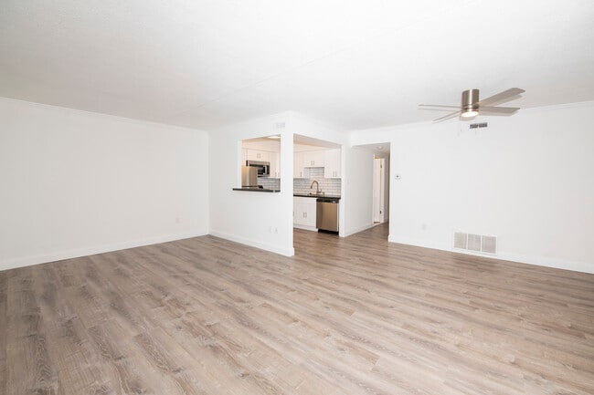 Sala de estar - Foto 1 - Whistlewood Commons