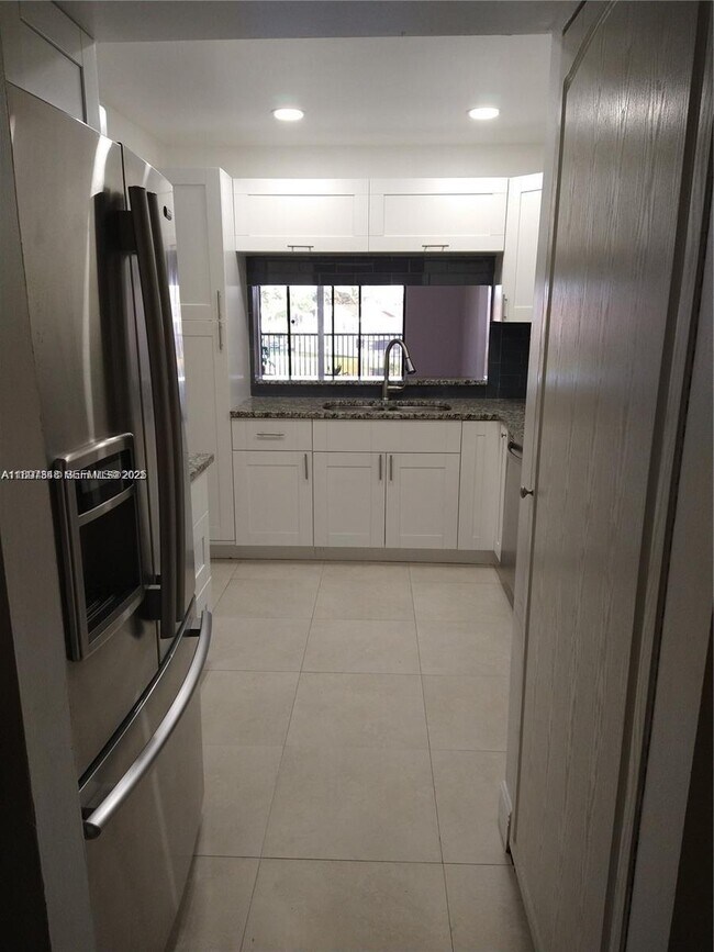 Photo - 6575 W Oakland Park Blvd Unidad 308