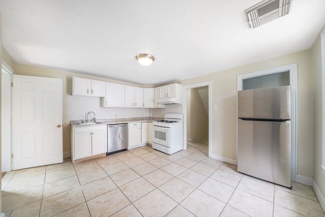 Photo - 661 Downingtown Pike Unit B