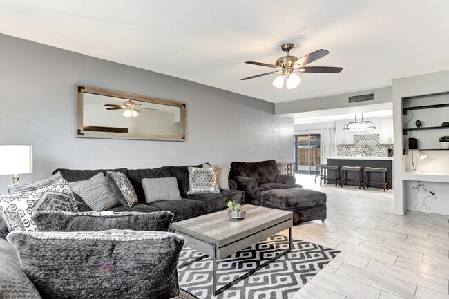 Photo - 1524 E Broadmor Dr