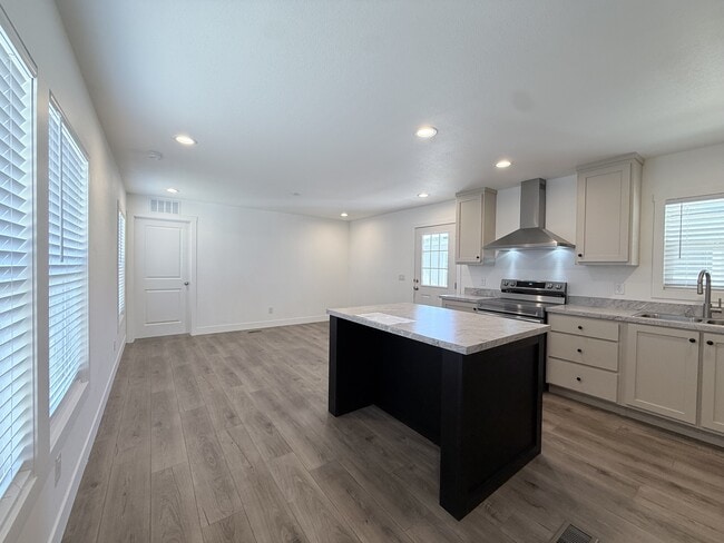 Photo - 2060 N Center St