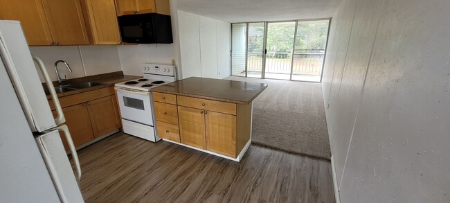 "Woodlawn Terrace" Melemanu 2 Bedroom, 1 B... - "Woodlawn Terrace" Melemanu 2 Bedroom, 1 B... Condo