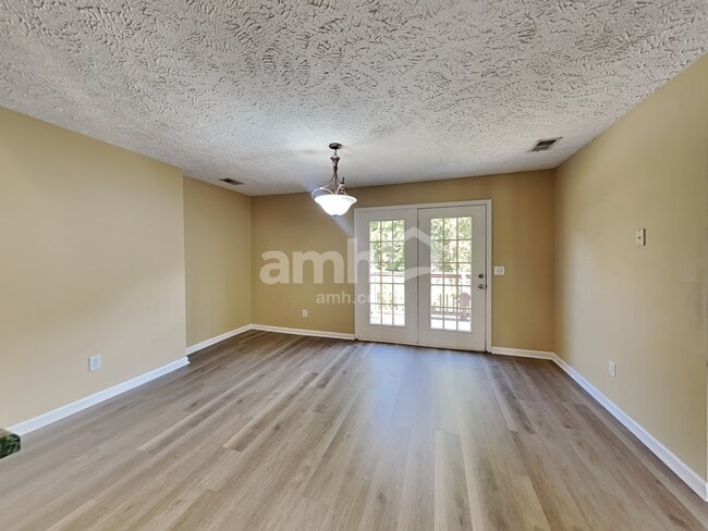 Photo - 544 Windy Rd