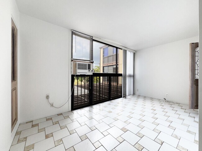 Photo - Diamond Head 1/1 with A/C and Parking Unit 237