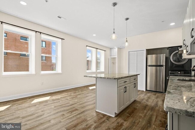 Building Photo - 301 South St Unit 2ND FLOOR Rental