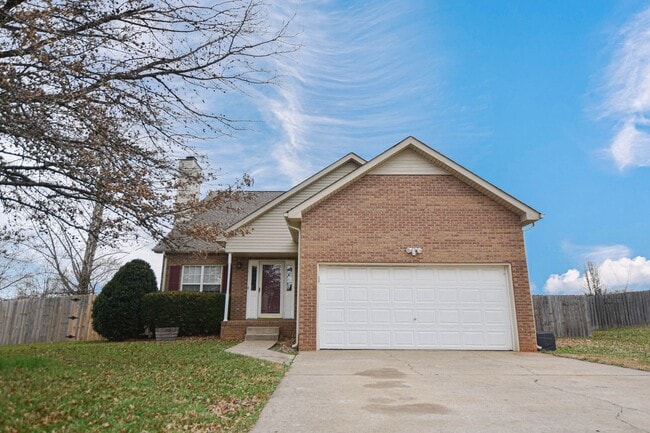Building Photo - Pet Friendly Three Bedroom with Bonus!