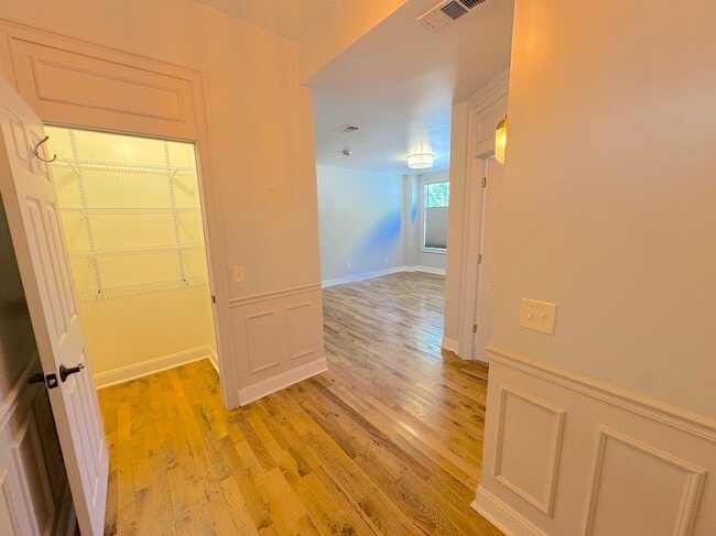 Photo - 521 W 37th St