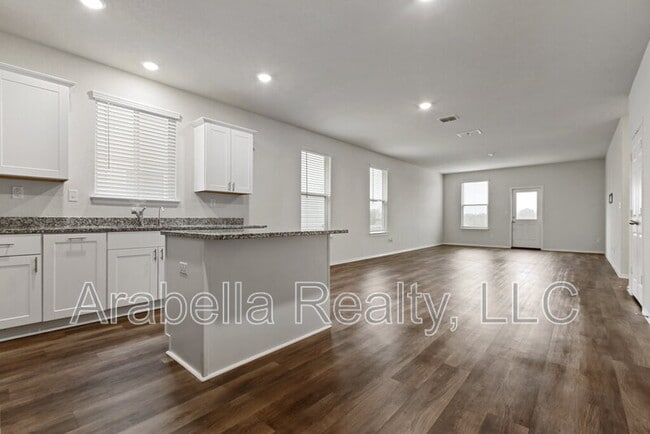 Photo - 440 Lynwood Gold