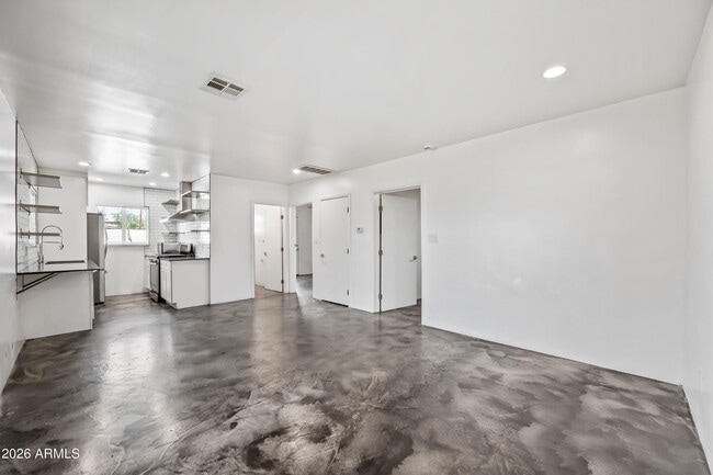 Photo - 3615 N 15th Ave Unidad 25