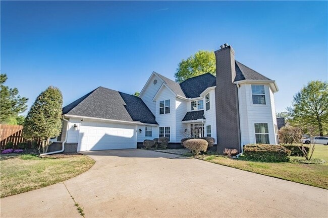 Photo - 2 Oak Ridge Ln