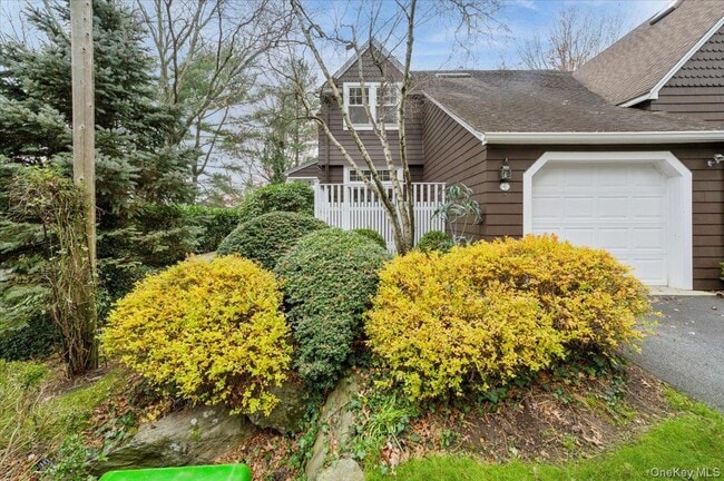 Building Photo - 10 Old Jackson Ave Unit 41