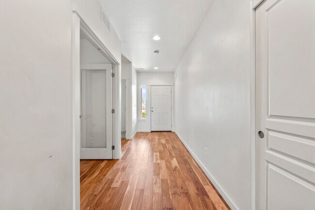 Photo - 120 S Voyage Ave