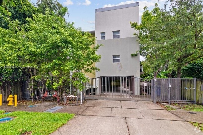Building Photo - 1235 NW 9th Ave Unit 6 Rental