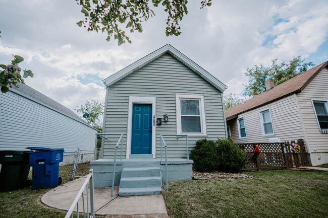 Traditional St. Louis "Shot Gun" Style Home - Traditional St. Louis "Shot Gun" Style Home