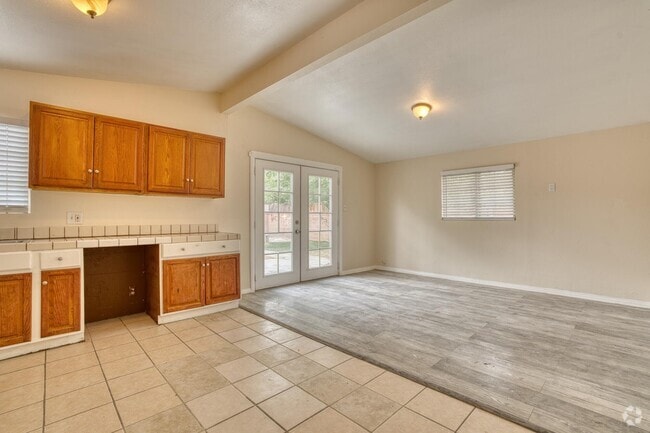 Building Photo - 2047 W Lingard St Rental