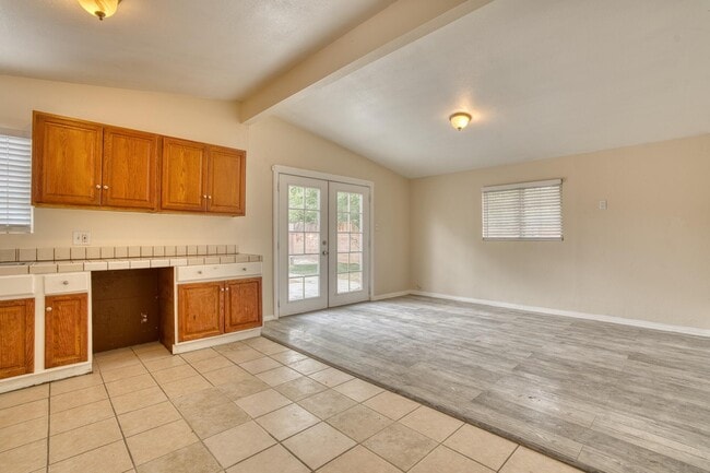 Photo - 2047 W Lingard St House
