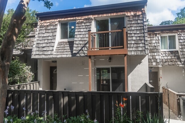 Building Photo - 1613 Valencia Way Rental