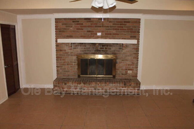 Photo - 1002 Centerwood Dr