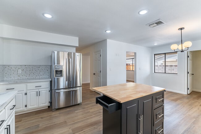 700 Glen Abbey Cir