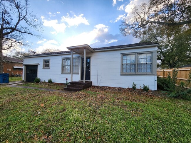 Photo - 1104 E Sycamore St